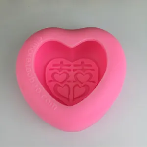 Moule en silicone rose en forme de cœur avec caractère Xi et petits cœurs pour la pâtisserie