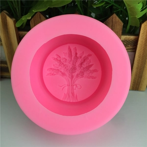 Rosa Silikonform mit Lavendelblüten für Tortendeko und handgemachte DIY Seifenherstellung