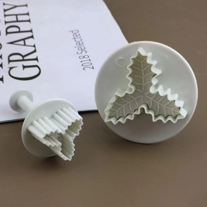 2-piece white plastic holly leaf cookie cutter with plunger for DIY cake decoration