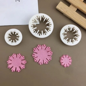 3pcs set of white plastic daisy flower fondant cutters for DIY cake baking and cookie decor