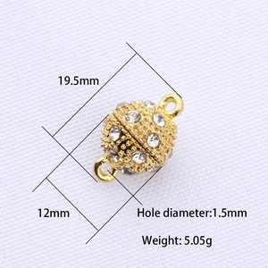 Makro-Detail des 12mm goldfarbenen Magnetverschlusses mit Strass und Maßangaben
