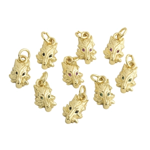 Set de 9 dijes de cabeza de lobo bañados en oro con ojos de circonita de colores