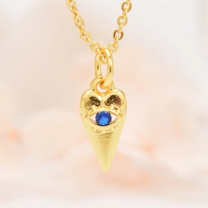 Gouden hartvormige boze oog hanger ketting met blauwe zirkoon voor een verfijnde look