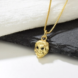 Halskette mit Löwenkopf-Anhänger aus Gold mit schwarzen Zirkonia-Augen auf Box-Kette