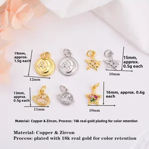Vue détaillée des breloques célestes en cuivre et zircon avec dimensions et poids