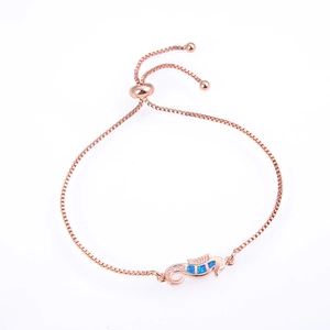 Detail von Roségold Seepferdchen-Armband mit blauem Opal und verstellbarem Gleitverschluss