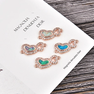 Breloques cœur en or rose faites main avec opale et zircone pour la création de bijoux