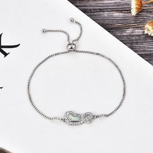 Bracelet ajustable en argent avec opale en forme de cœur et zircons scintillants