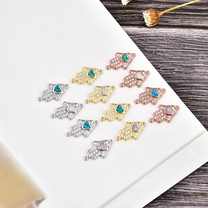 Hamsa Hand Verbinder mit Herz-Opal und weißem Zirkon in Silber- Gold- und Roségold-Finish