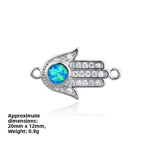 Hamsa-Hand-Verbinder aus Silber mit Opal und Mikro-Pavé-Kristallen im Detail
