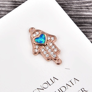 Hamsa-Hand-Verbinder mit Herz-Opal und Roségold-Beschichtung für DIY-Schmuck