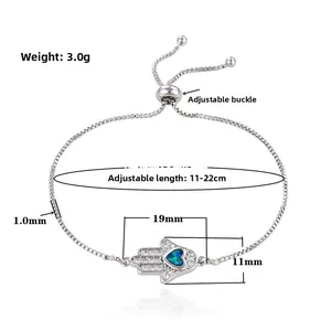Detalles de dimensiones de la pulsera mano de Fátima con corazón de opalo azul y cadena plata