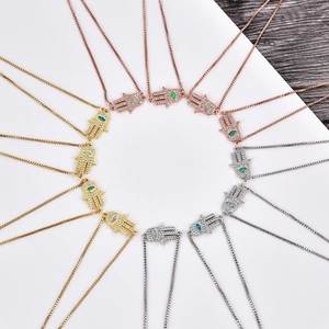 Set de collares Mano de Fátima en oro, plata y oro rosa con piedras de ópalo fino