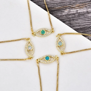Parure de bijoux mauvais œil avec chaînes dorées et pendentifs en opale colorée