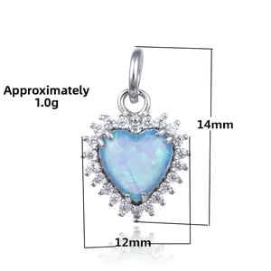 Vista macro de colgante de corazón de opalo azul con halo de circonitas, 14mm x 12mm