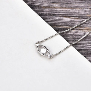 Collier élégant en argent avec pendentif œil maléfique et zircons sur chaîne boîte et bois