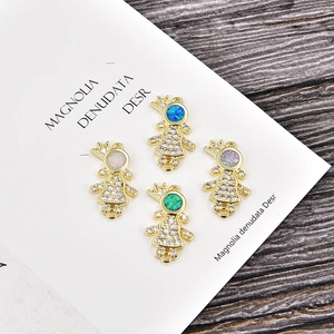 Gouden meisje bedels met opaalstenen en fonkelende zirkonia voor DIY sieraden maken