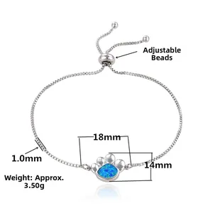 Detalle de pulsera de pata de perro en plata con opale azul y medidas de tamaño