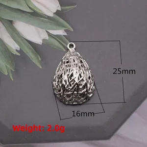 Detailed view of silver heart nest teardrop pendant with dimensions 25x16mm and 2g weight