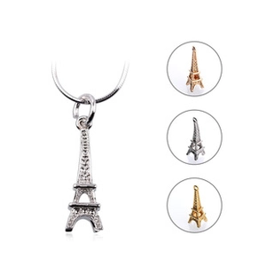 Detailweergave van de Eiffeltoren hangers in zilver, goud en roségoud metaalglans