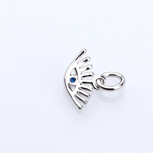 Pendentif œil porte-bonheur argenté avec cils et cristal bleu pour la création de bijoux