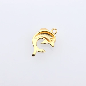 Gepolijste gouden dolfijn hanger met textuurdetails voor DIY-sieraden maken