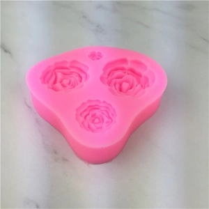 Moule en silicone rose avec trois roses pour gâteaux en fondant DIY et chocolaterie