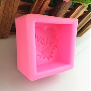 Roze hartvormige LOVE siliconen mal voor handgemaakte zeep en chocolade maken