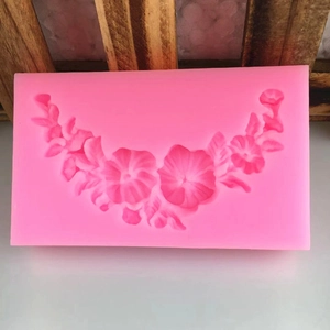 Moule en silicone rose avec guirlande de fleurs pour décoration de gâteaux et chocolats