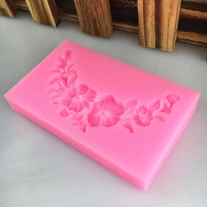 Moule en silicone rose avec relief floral pour décoration de gâteaux et chocolats DIY