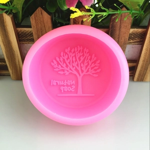 Moule en silicone rose pour savon naturel artisanal avec motif d'arbre en relief rond