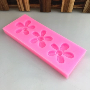 Moule en silicone rose avec trois fentes pour fleurs à 5 pétales pour pâtisserie DIY