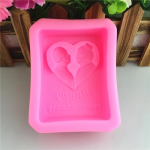 Moule en silicone rose avec cœur Happy Anniversary et couple âgé pour savon artisanal