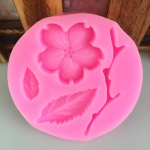Roze siliconen vorm voor bloemen en bladeren voor het versieren van taart en chocolade