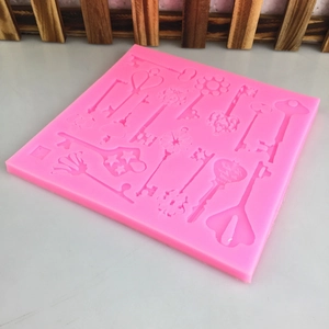 Stampo in silicone rosa con chiavi steampunk per decorazione torte e artigianato