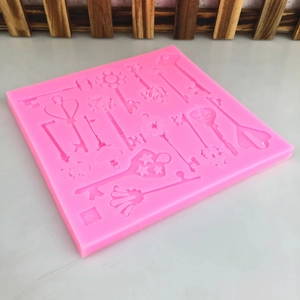 Stampo in silicone rosa con chiavi steampunk per decorazione torte e fondant