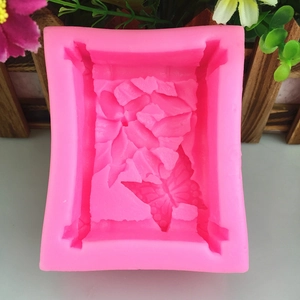 Moule rectangulaire en silicone rose avec motifs papillon et fleurs pour savon artisanal