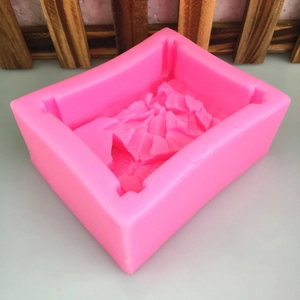 Moule rectangulaire en silicone rose avec motifs papillon et clôture pour savon artisanal