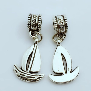 Vintage zilveren zeilboot bedeltjes met Love gravure voor DIY sieraden maken en hobby