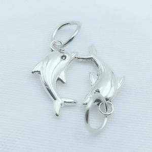 Zwei Vintage-Delphin-Anhänger aus Silber mit Ösen für DIY-Schmuckherstellung