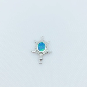 Connecteur tortue en argent avec opale bleu-vert et cristaux en micro-pavage