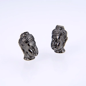 Makroaufnahme polierter Buddha-Kopf-Perlen aus Zinklegierung in Schwarz für DIY-Schmuck