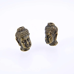Makro-Detail von antiken Bronze-Buddha-Kopfperlen für DIY-Schmuck und Armbänder