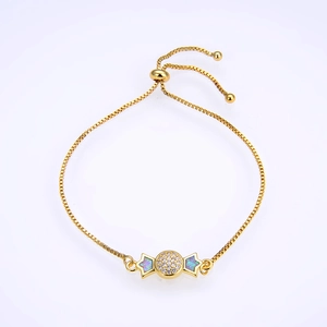 Detail der goldenen Box-Kette mit Schiebeperle und mit Zirkonia besetztem Anhänger