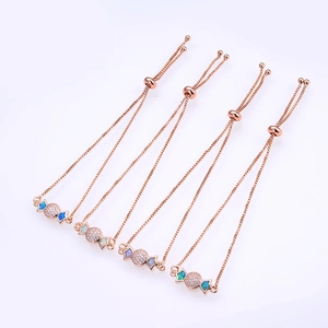 Verstellbare roségoldene Armbänder mit Zirkonia-Schleife und Flügeln aus buntem Opal