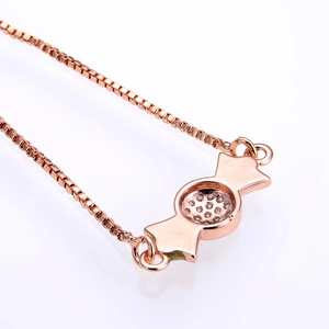 Roségoldenes Box-Kettenarmband mit mikrogepflastertem Anhänger in Form einer Süßigkeit