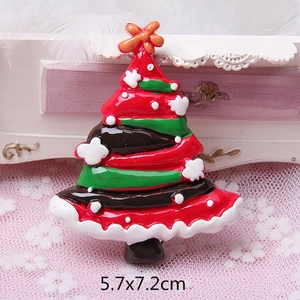 Christmas tree fridge magnet resin accessory with colorful stripes, size 5.7x7.2cm