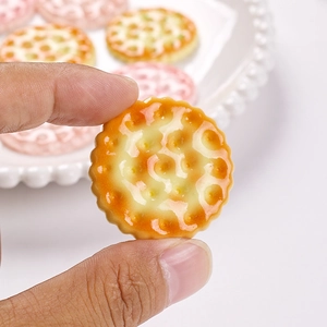Simulation Resin Biscuit Miniature Food Play DIY Accessories For Fridge Magnets Hairpins Dollhouse Decoration Cute Crafting Supplies