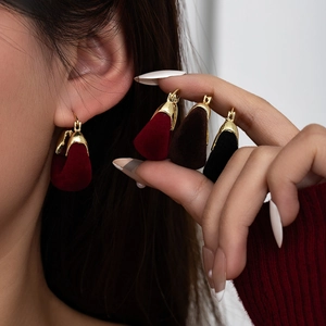 Vintage Flocked U-Shaped Geometric Stud Earrings For Women Zinc Alloy Velvet Texture Autumn Winter Minimalist Accessory