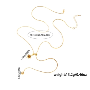 Dettaglio della catena a serpente con ciondolo occhio di tigre a sole e chiusura